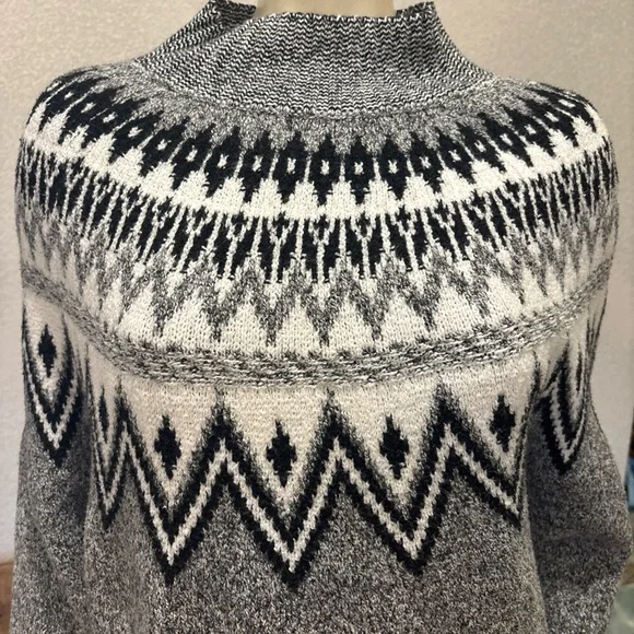 Fair Isle Sweater Women’s Size Medium Old Navy Soft Cozy Black Grey Long Sleeve - Picture 3 of 6